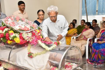 Celebs Pay Condolences to C Narayana Reddy